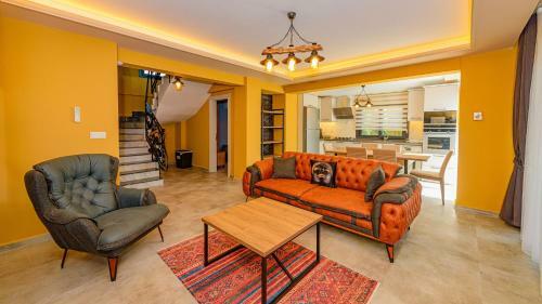Villa S�?�t 3 - 4 Bedroom With Jacuzzi In Fethiye