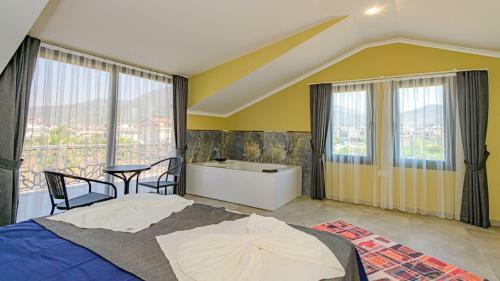 Villa S�?�t 3 - 4 Bedroom With Jacuzzi In Fethiye