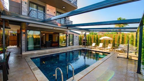 Villa S�?�t 3 - 4 Bedroom With Jacuzzi In Fethiye