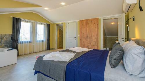 Villa S�?�t 3 - 4 Bedroom With Jacuzzi In Fethiye