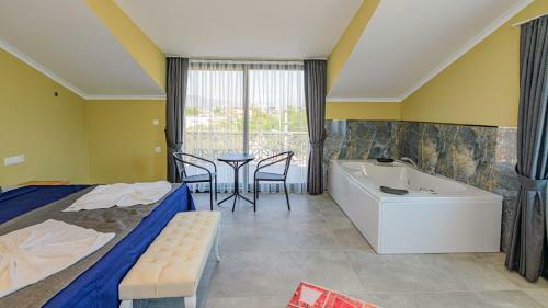 Villa S�?�t 3 - 4 Bedroom With Jacuzzi In Fethiye