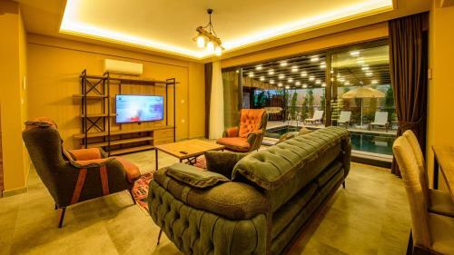 Villa S�?�t 3 - 4 Bedroom With Jacuzzi In Fethiye