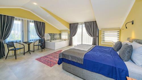 Villa S�?�t 3 - 4 Bedroom With Jacuzzi In Fethiye
