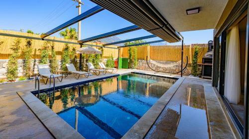 Villa S�?�t 3 - 4 Bedroom With Jacuzzi In Fethiye