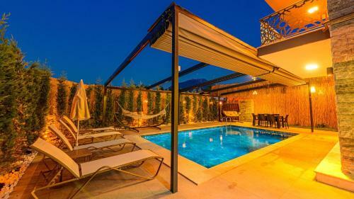 Villa S�?�t 3 - 4 Bedroom With Jacuzzi In Fethiye