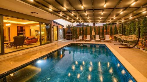 Villa S�?�t 3 - 4 Bedroom With Jacuzzi In Fethiye