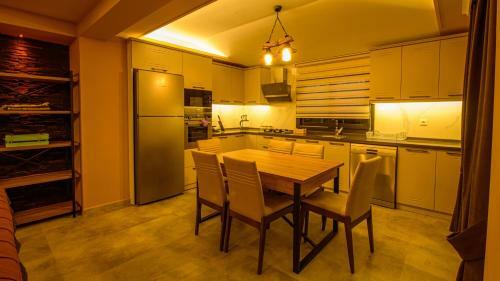 Villa S�?�t 3 - 4 Bedroom With Jacuzzi In Fethiye