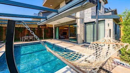Villa S�?�t 3 - 4 Bedroom With Jacuzzi In Fethiye