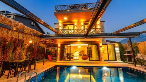 Villa S�?�t 3 - 4 Bedroom With Jacuzzi In Fethiye