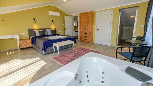 Villa S�?�t 3 - 4 Bedroom With Jacuzzi In Fethiye