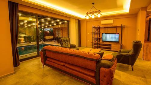 Villa S�?�t 3 - 4 Bedroom With Jacuzzi In Fethiye