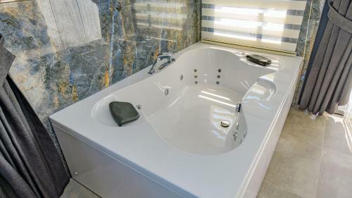 Villa S�?�t 3 - 4 Bedroom With Jacuzzi In Fethiye