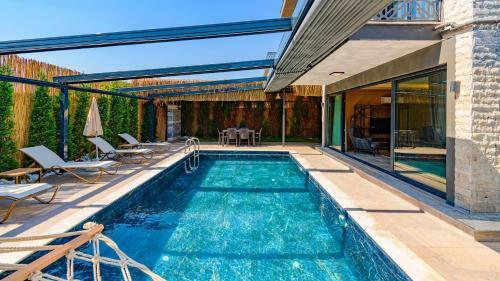 Villa S�?�t 3 - 4 Bedroom With Jacuzzi In Fethiye