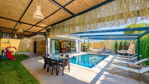 Villa S�?�t 3 - 4 Bedroom With Jacuzzi In Fethiye