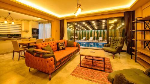 Villa S�?�t 3 - 4 Bedroom With Jacuzzi In Fethiye