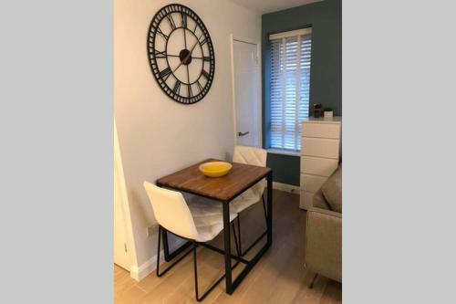 Alison15 - Superior Clifton Studio Apartment