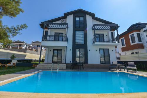 Villa Lins House 1