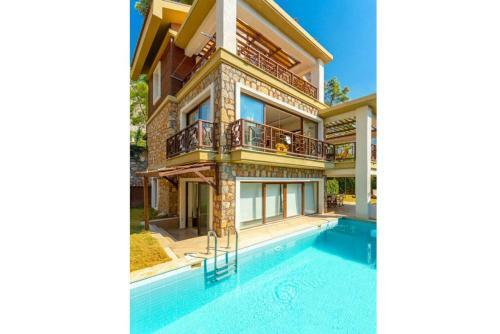 Villa Pine 1
