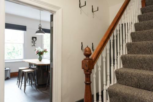 Hostal 144 Lower Cheltenham Place