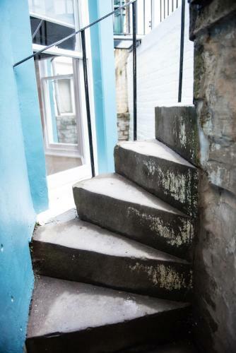 Hostal 144 Lower Cheltenham Place