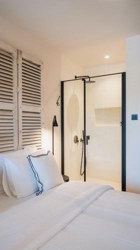 Hotel To Be Social House