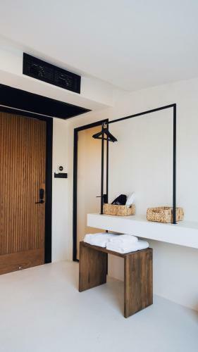 Hotel To Be Social House