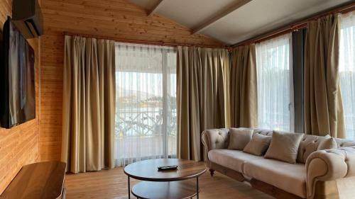 Bed & Breakfast Golden Sand Beach King Suit