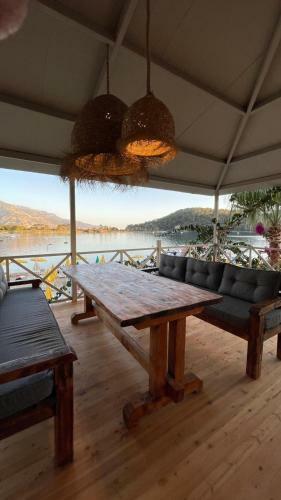 Bed & Breakfast Golden Sand Beach King Suit