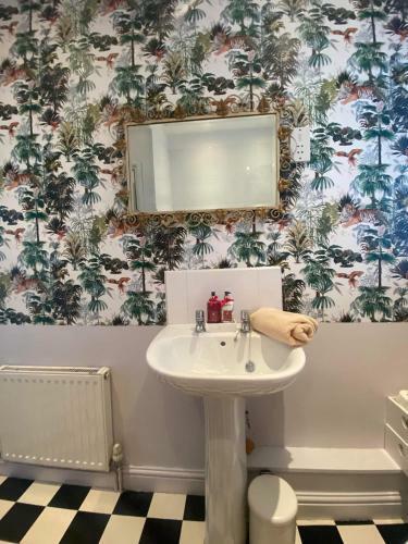 Romantic Apartment In The Heart Of Bristol