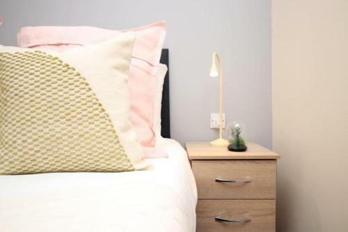 Ideal Centrally Located 2 Bed Apartment