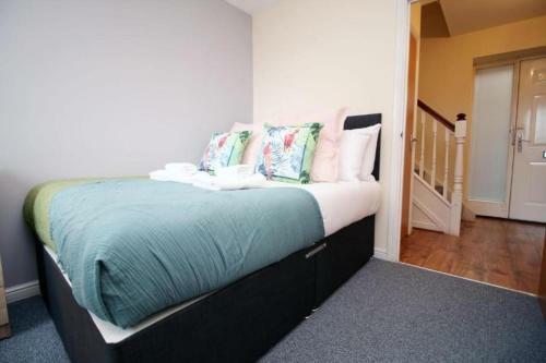 Ideal Centrally Located 2 Bed Apartment