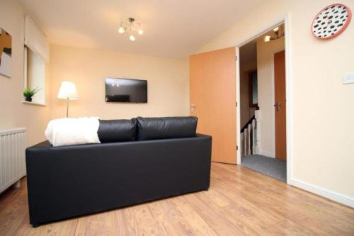 Ideal Centrally Located 2 Bed Apartment