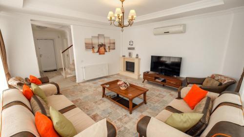 Four Seasons Villa 6