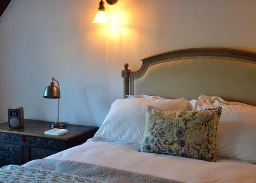 Loft Apartment Nr Bath & Bristol With Hot Tub