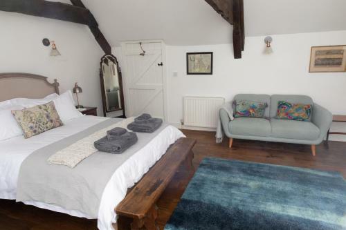 Loft Apartment Nr Bath & Bristol With Hot Tub