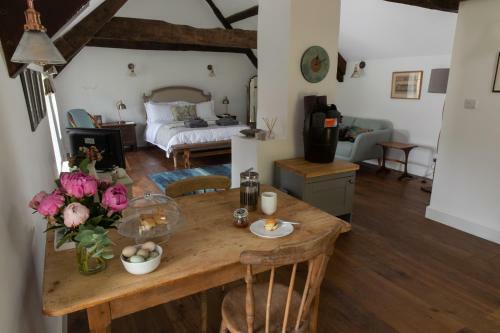 Loft Apartment Nr Bath & Bristol With Hot Tub