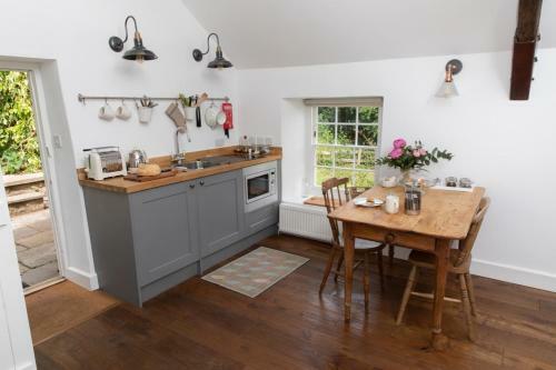 Loft Apartment Nr Bath & Bristol With Hot Tub