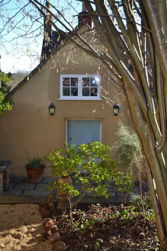 Loft Apartment Nr Bath & Bristol With Hot Tub