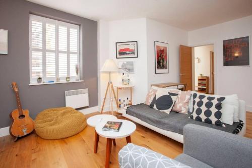 Central Designer 2 Bedroom Apartment In Portland Square
