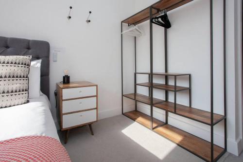 Central Designer 2 Bedroom Apartment In Portland Square