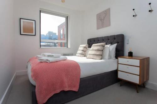Central Designer 2 Bedroom Apartment In Portland Square