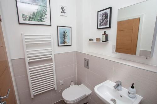 Central Designer 2 Bedroom Apartment In Portland Square