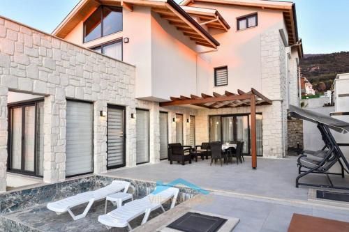 Villa Kybele �zel Havuzlu Ve Saunal? Villa...