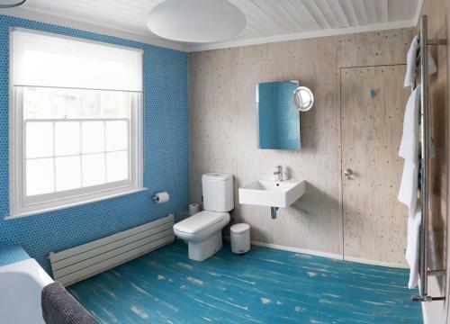 Lovely 4 Bed House 200m From The Beach