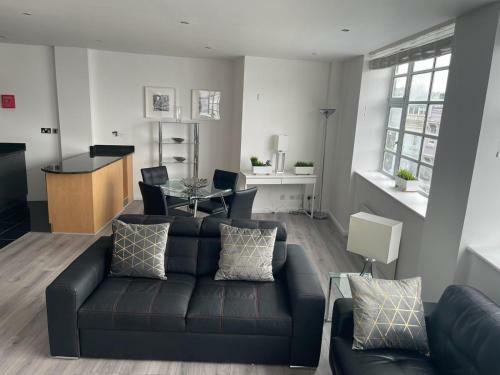 Modern Apartment, Amazing Central Location