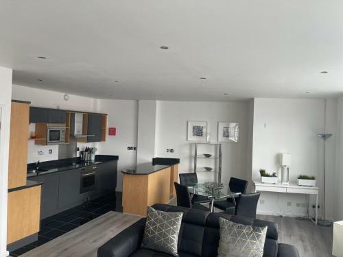 Modern Apartment, Amazing Central Location
