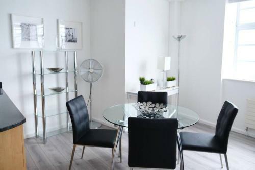 Modern Apartment, Amazing Central Location