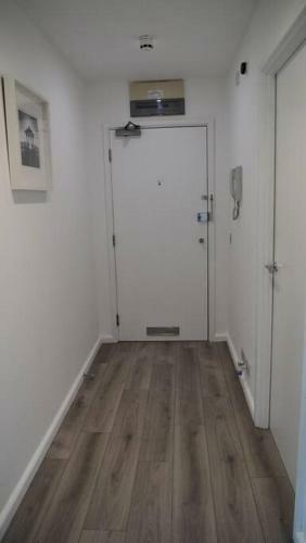 Modern Apartment, Amazing Central Location