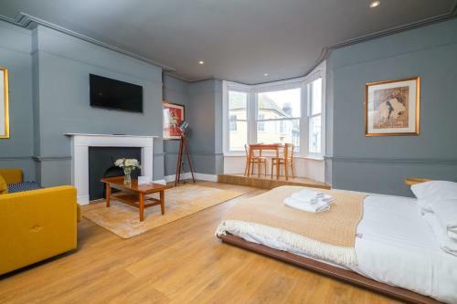 Light & Airy Sea View Apartment, Central Brighton