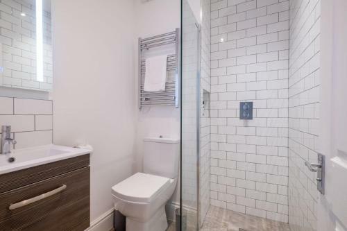Light & Airy Sea View Apartment, Central Brighton